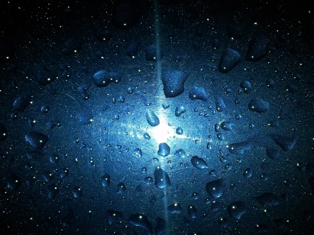 Капли воды на стекле