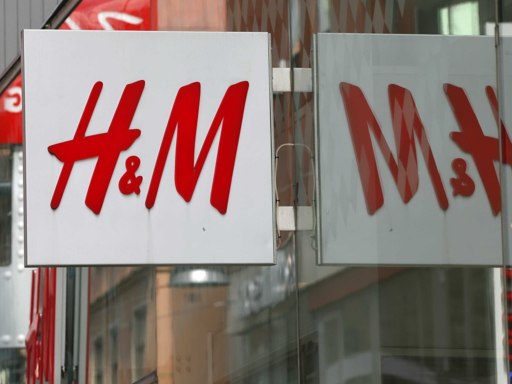 Вывеска бренда H&M