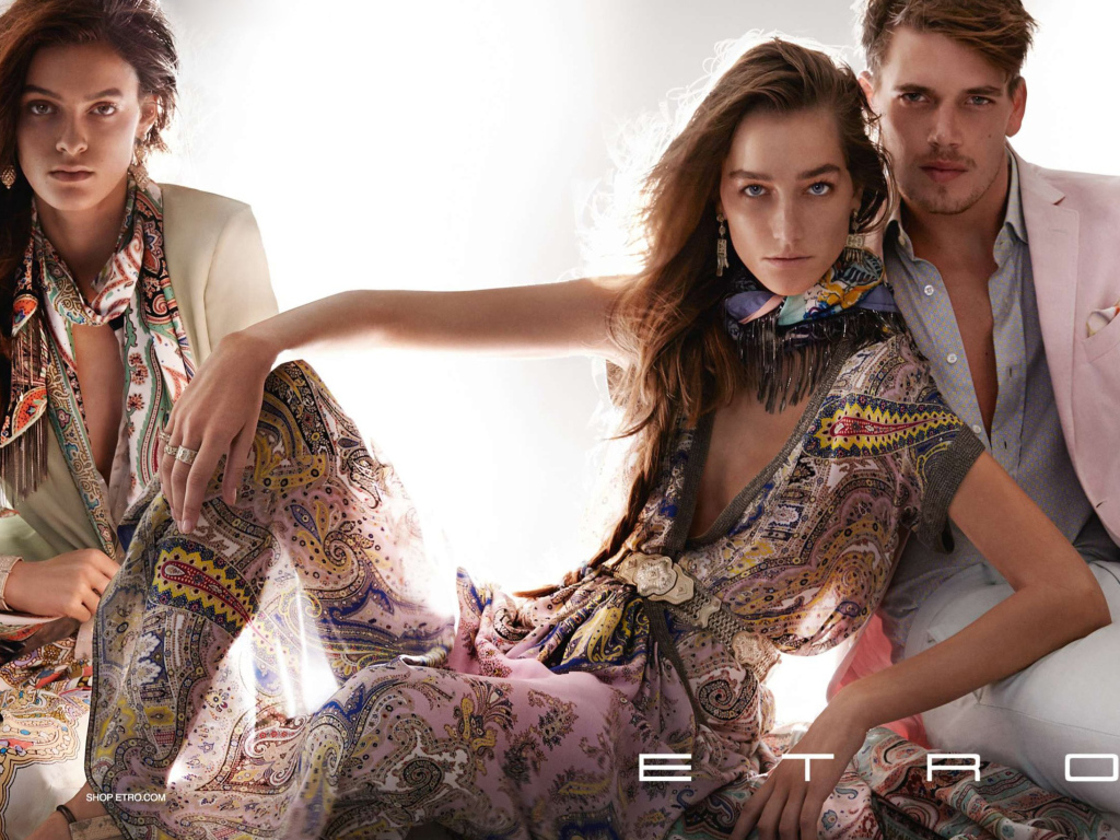 Яркая одежда Etro