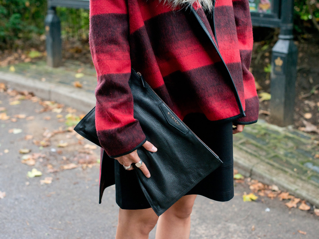 Одежда и аксессуары от Givenchy