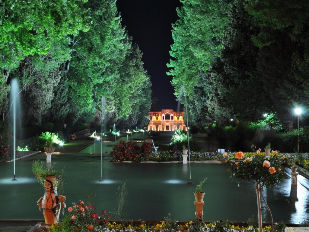 Дворец принца ночью