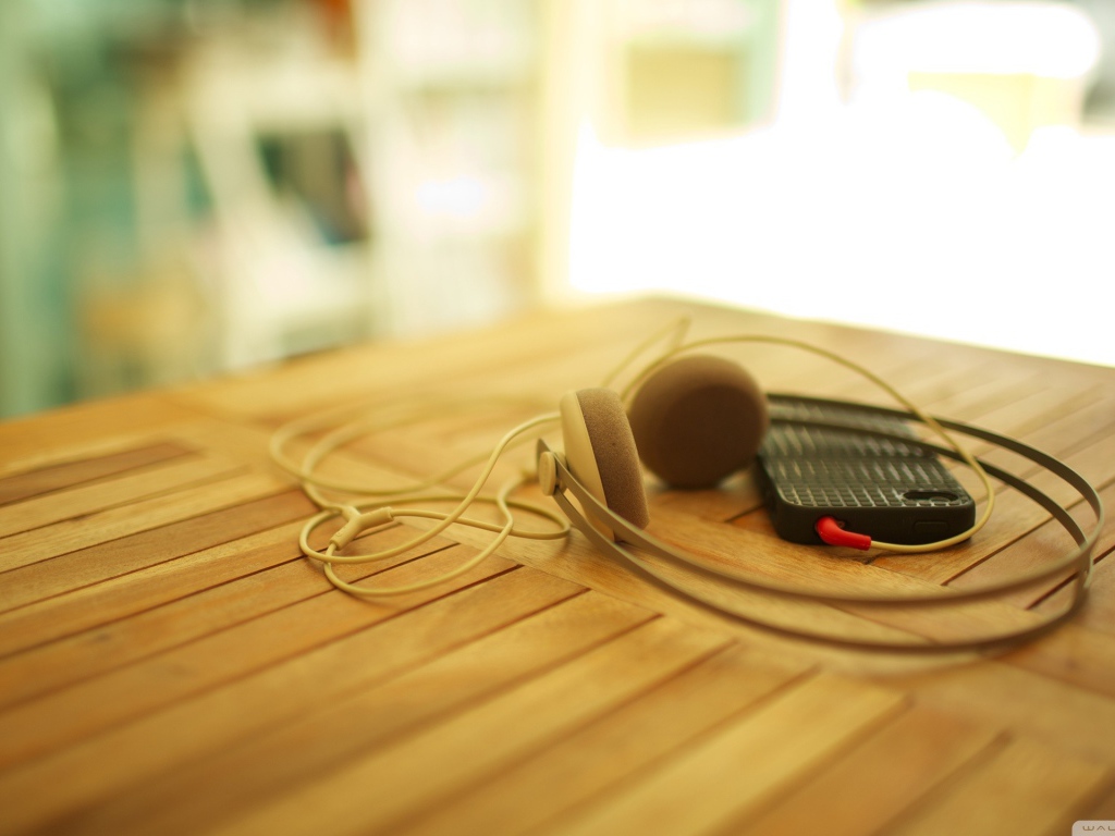 Айфоне с наушниками