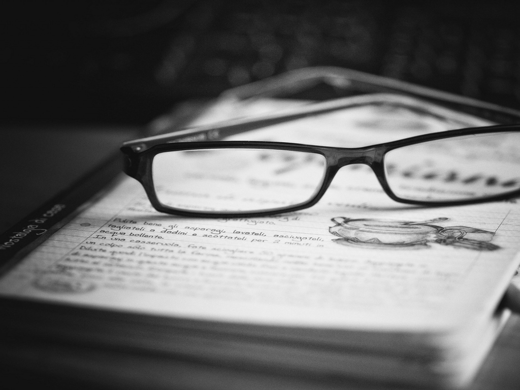 Очки на записной книге