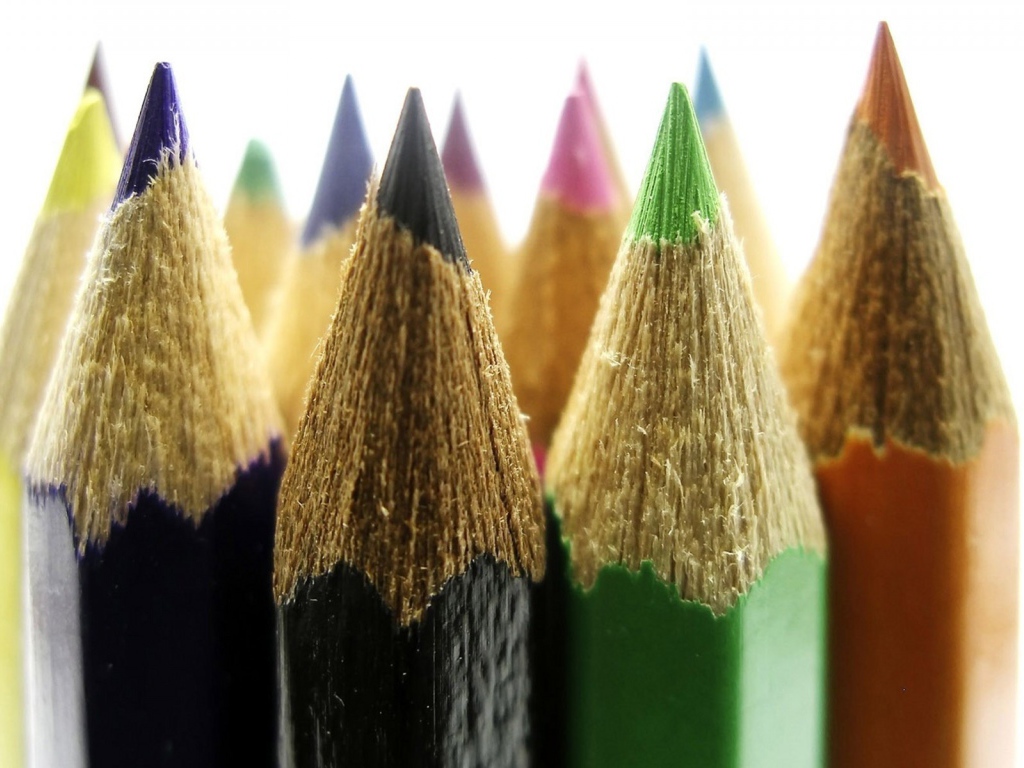 Заточенные цветные карандаши