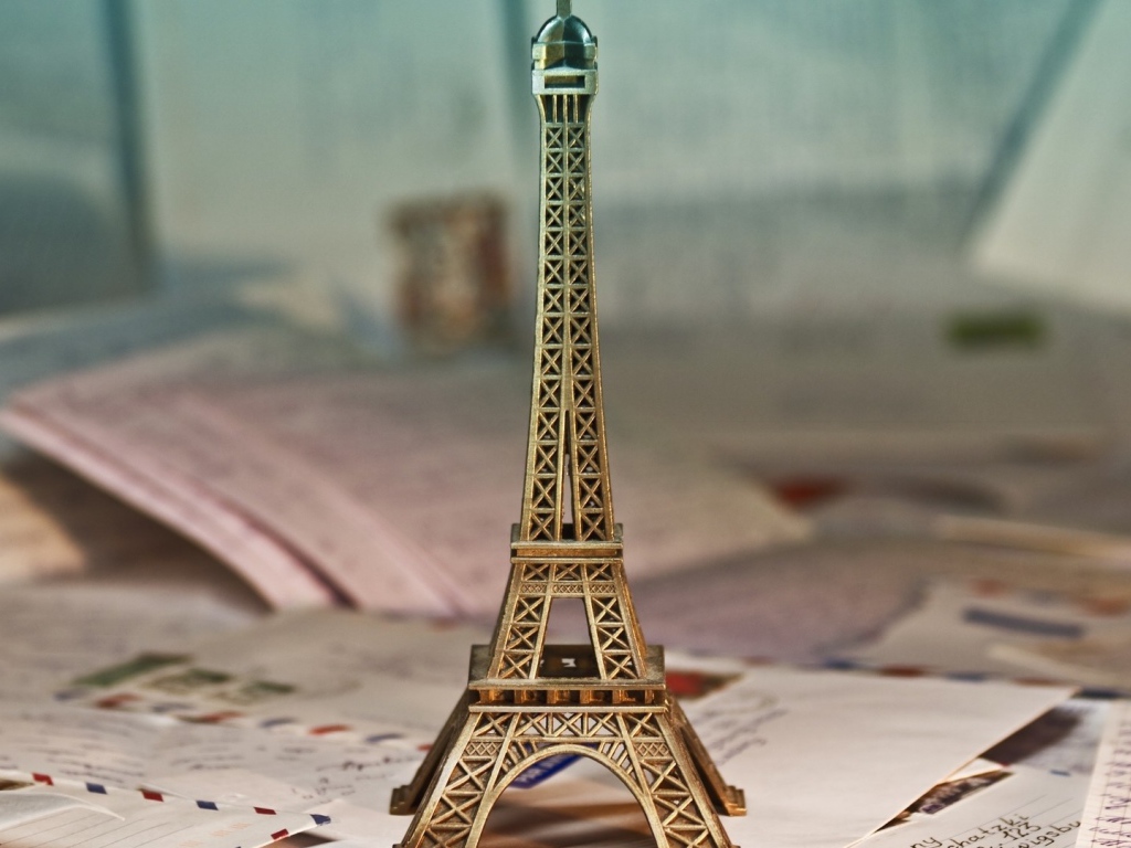 Маленькая копия башни на конвертах