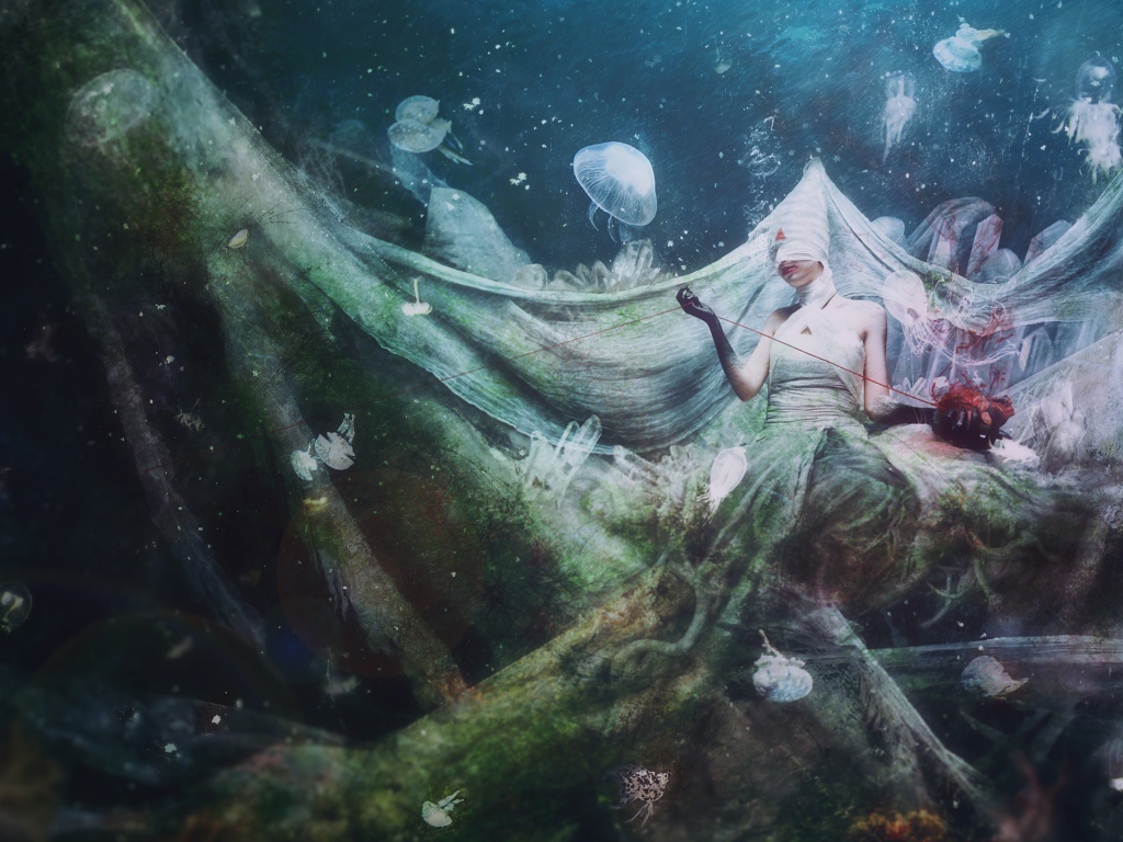 Девушка под водой