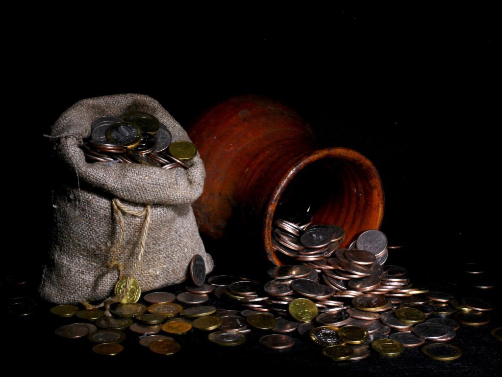 Монеты в мешочке и горшке
