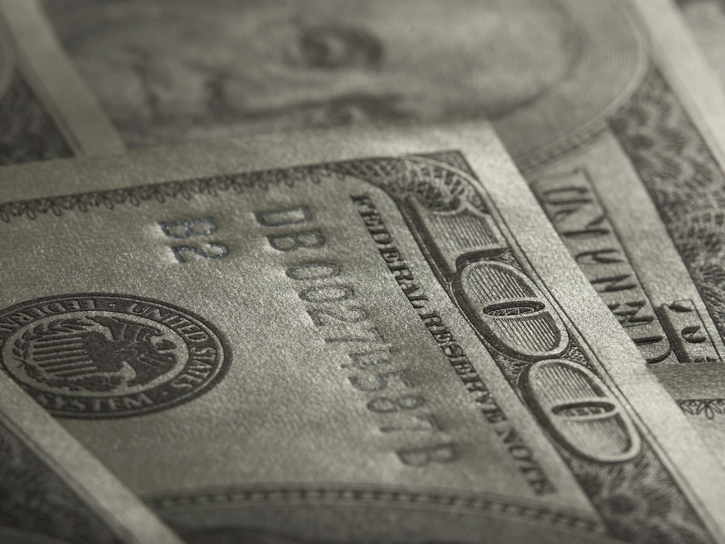 Сто долларов вблизи