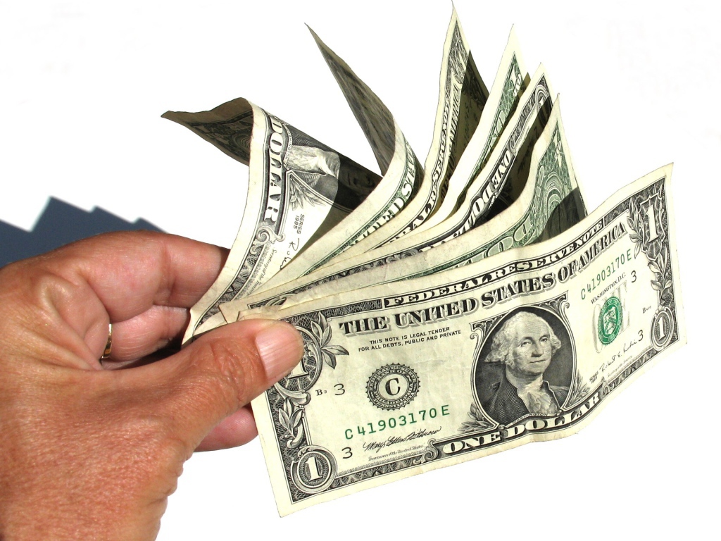 Доллары в руке