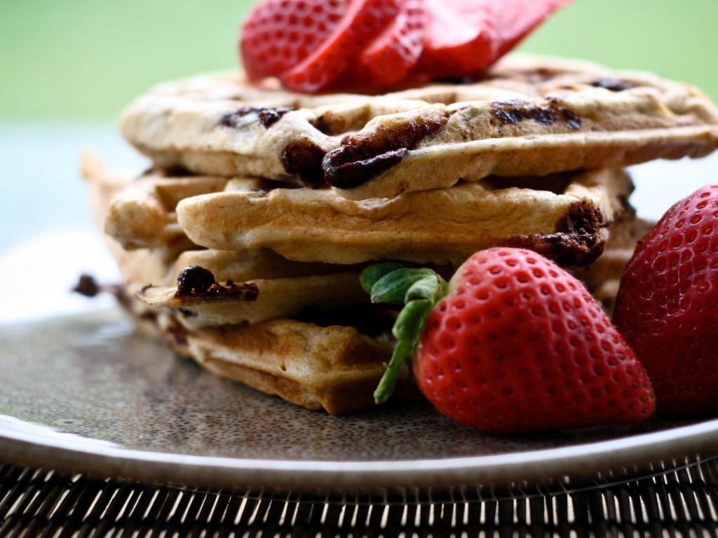 Оладьи с клубникой