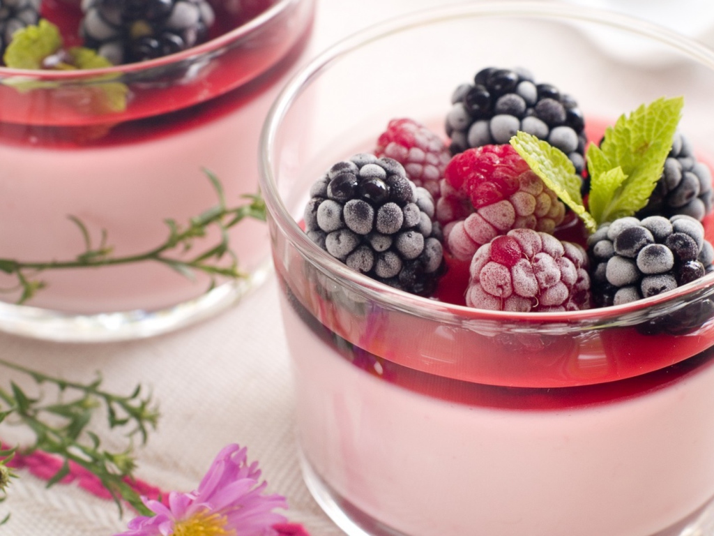 Ice cream with berries