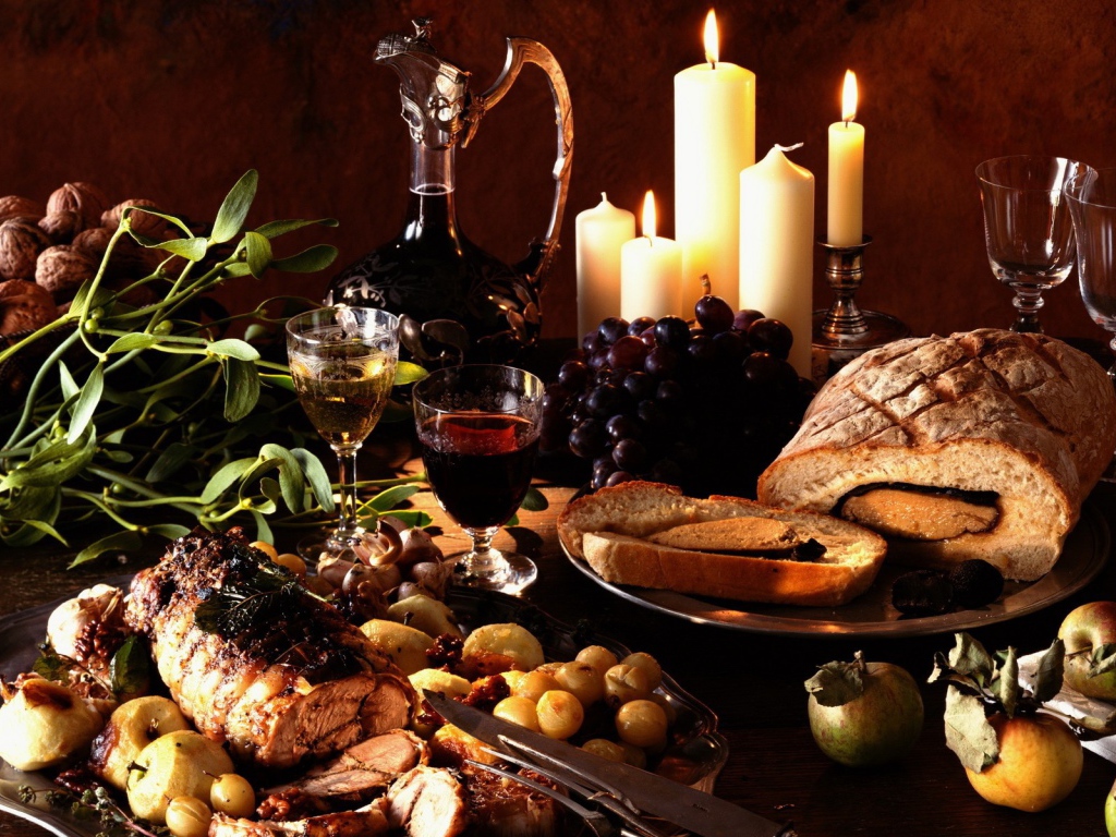 Праздничный стол со свечами