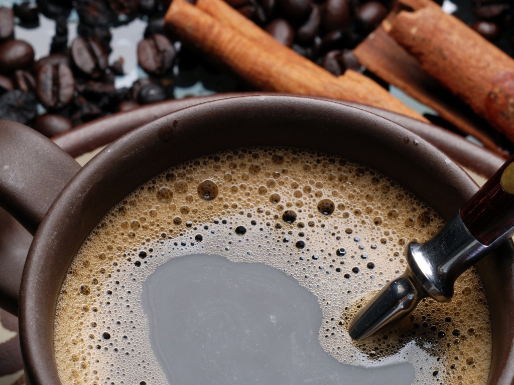 Чашка кофе с корицей