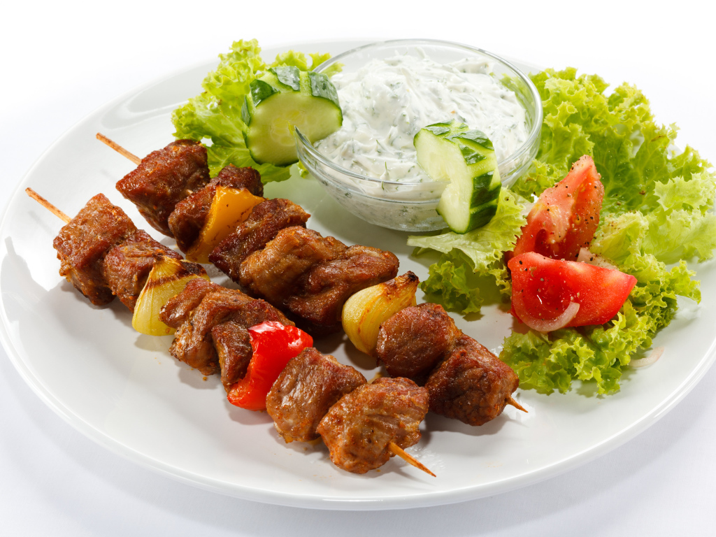 Тарелка с шашлыком