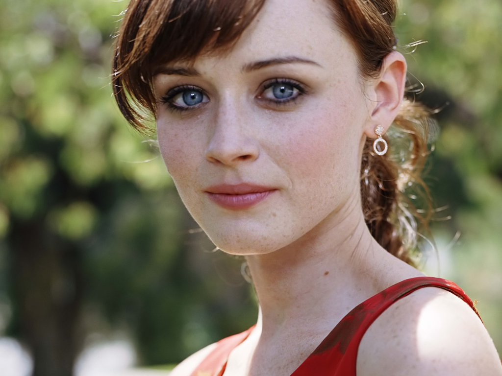 Знаменитая модель с веснушками