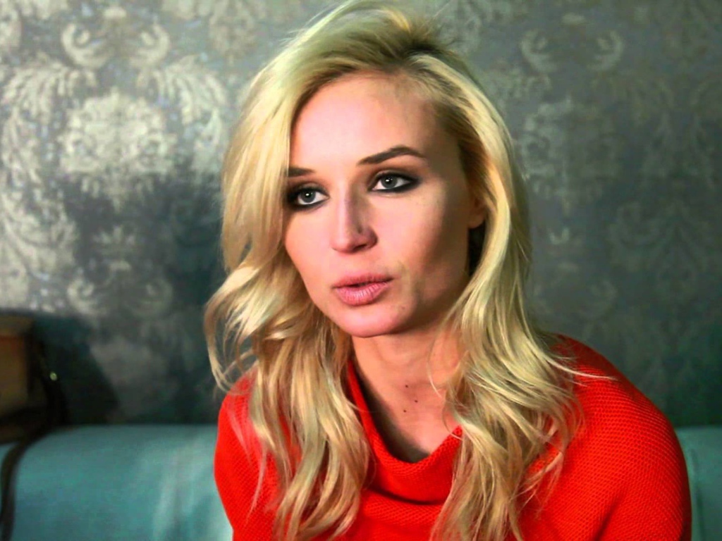 Красивая актриса Полига Гагарина