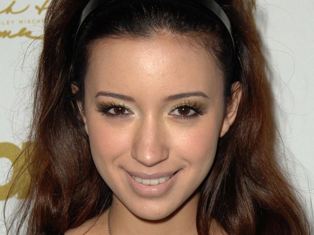 Очаровательная Кристиан Серратос