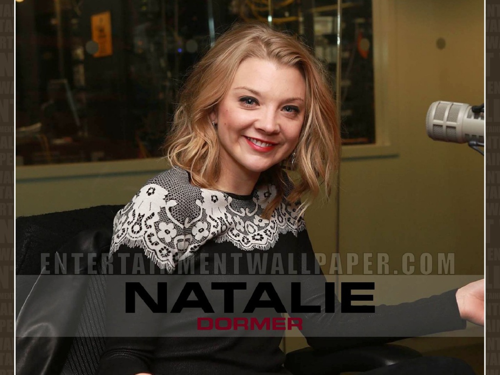 Красивая актриса Натали Дормер