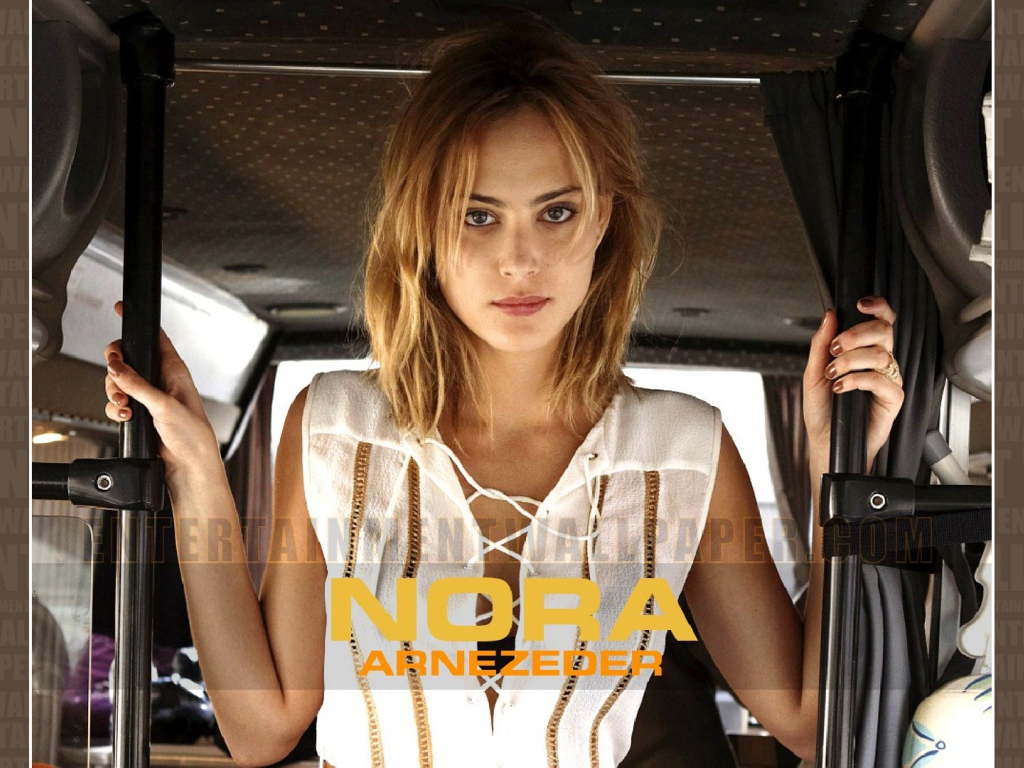 Красивая Нора Арнезедер