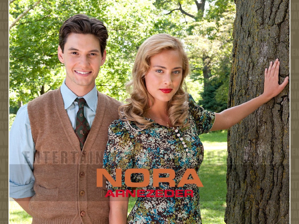 Знаменитая актриса Нора Арнезедер