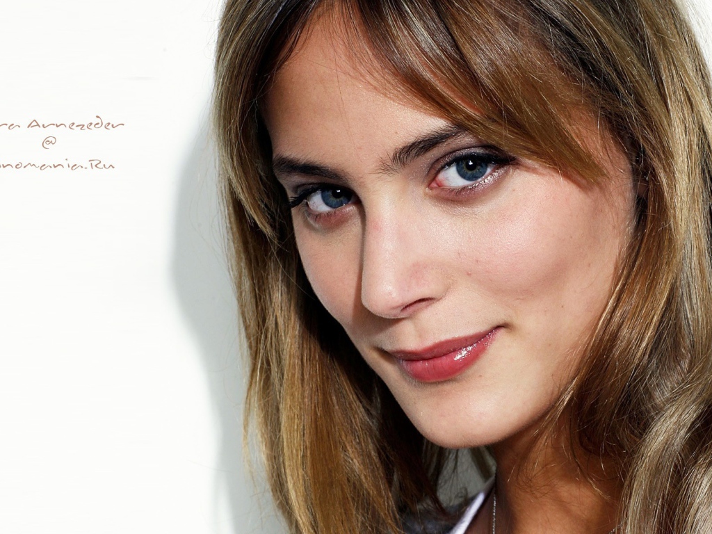 Известная модель Нора Арнезедер