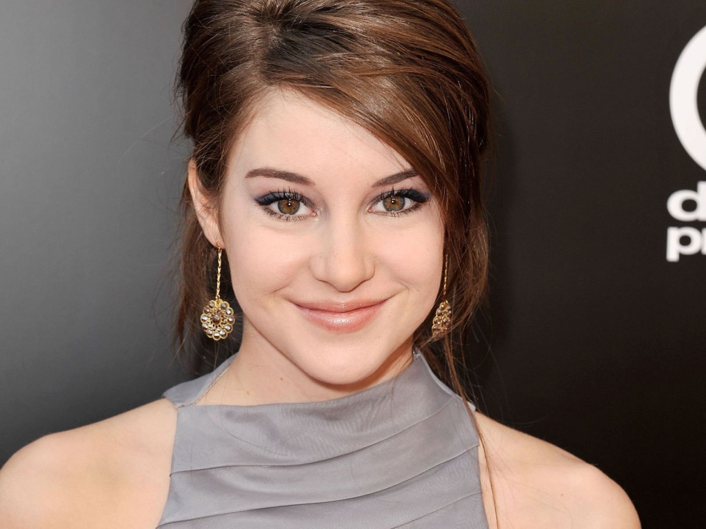 Знаменитая актриса Шейлин Вудли