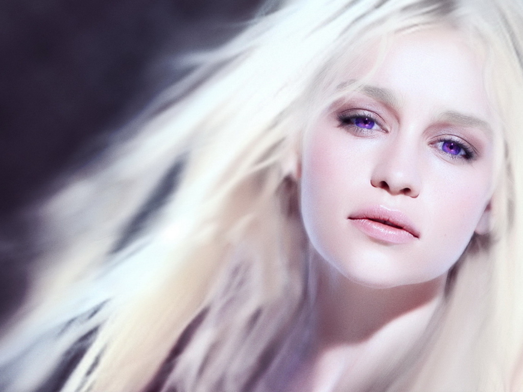 Знаменитая Эмилия Кларк