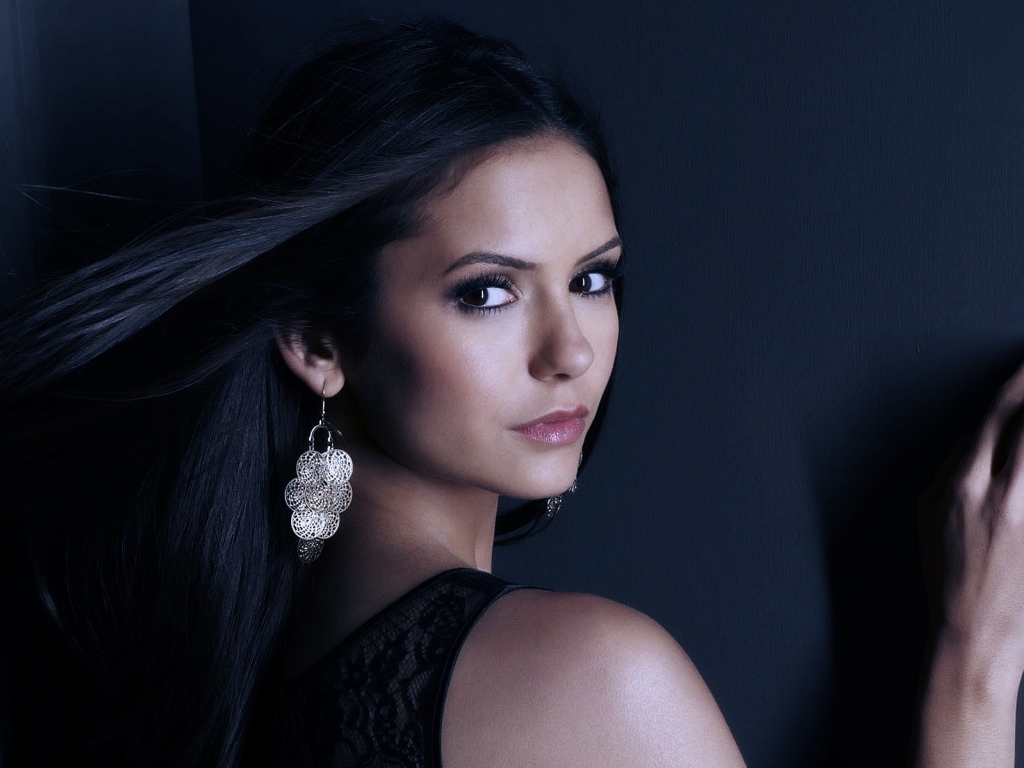 Знаменитая актриса Нина Добрев