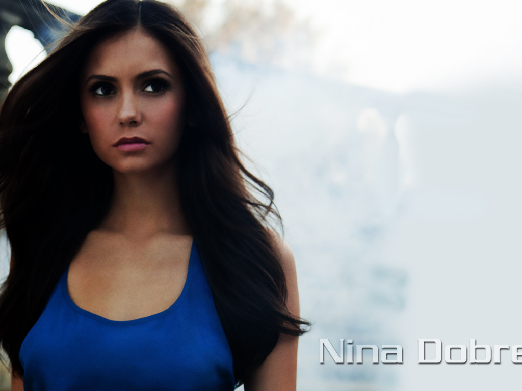  Нина Добрев