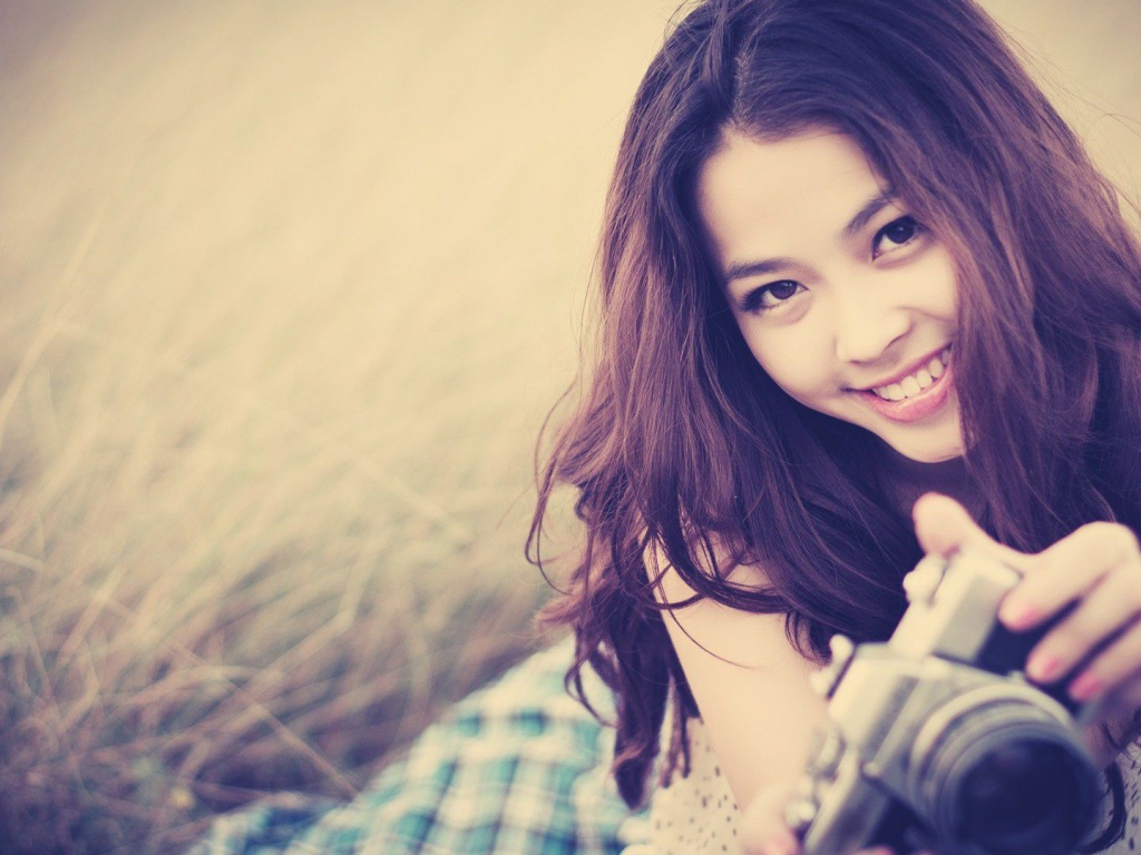 Девушка с фотоаппаратом