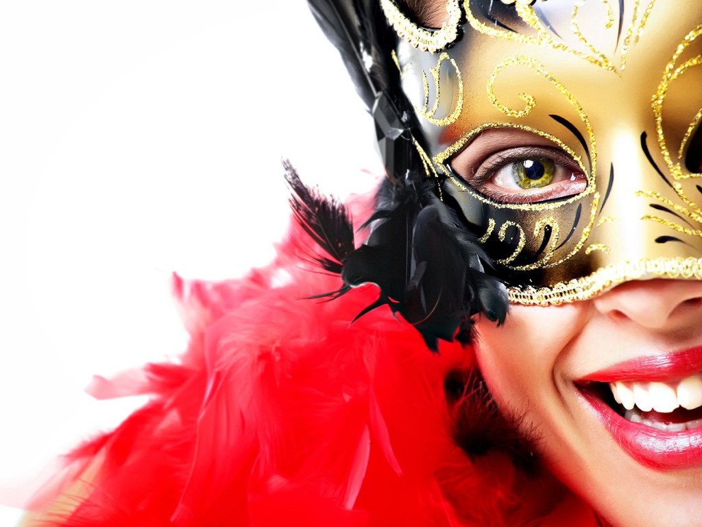 Девушка в маске