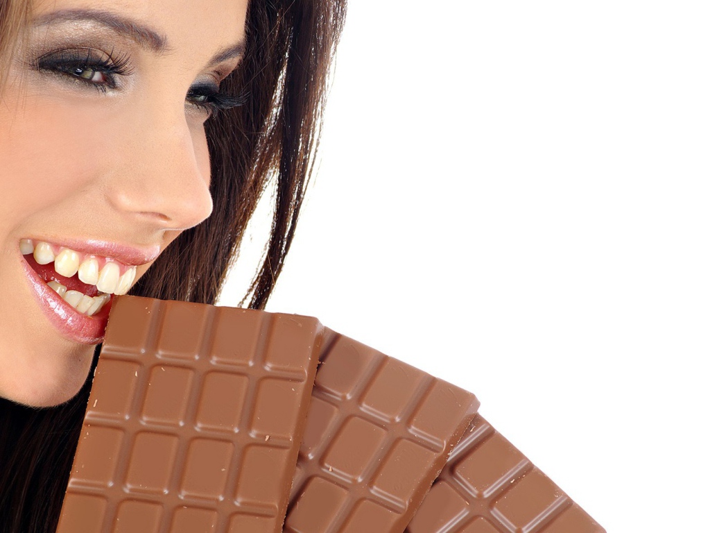 Девушка с шоколадом
