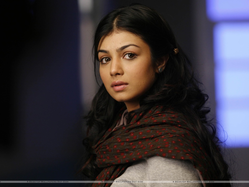 Брюнетка с черными глазами