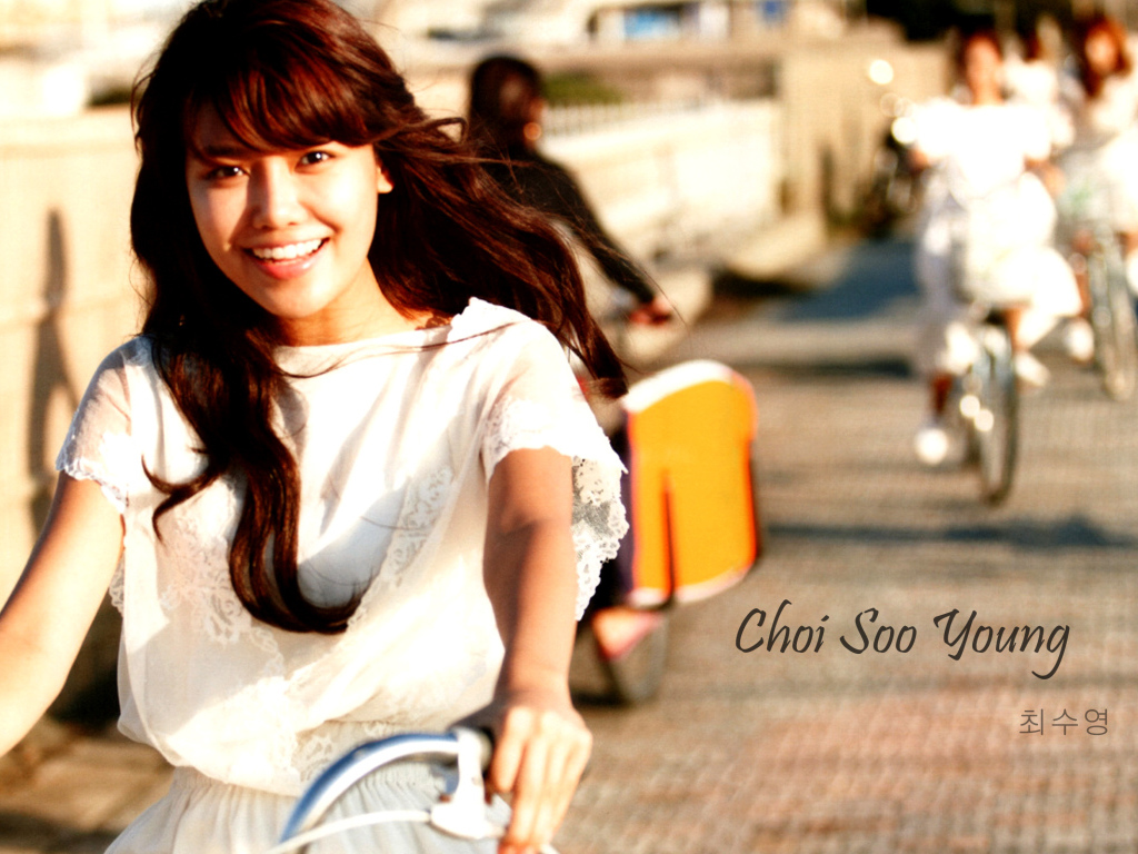 Корейские девушки на велосипедах