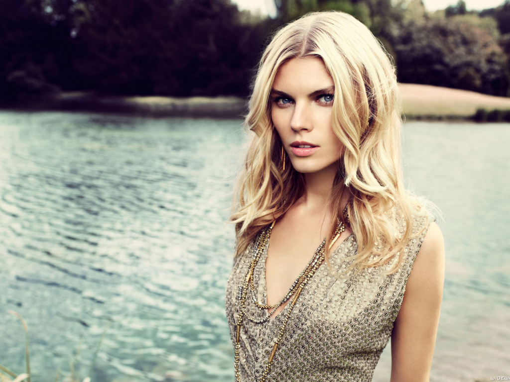 Красивая актриса Марина Линчук