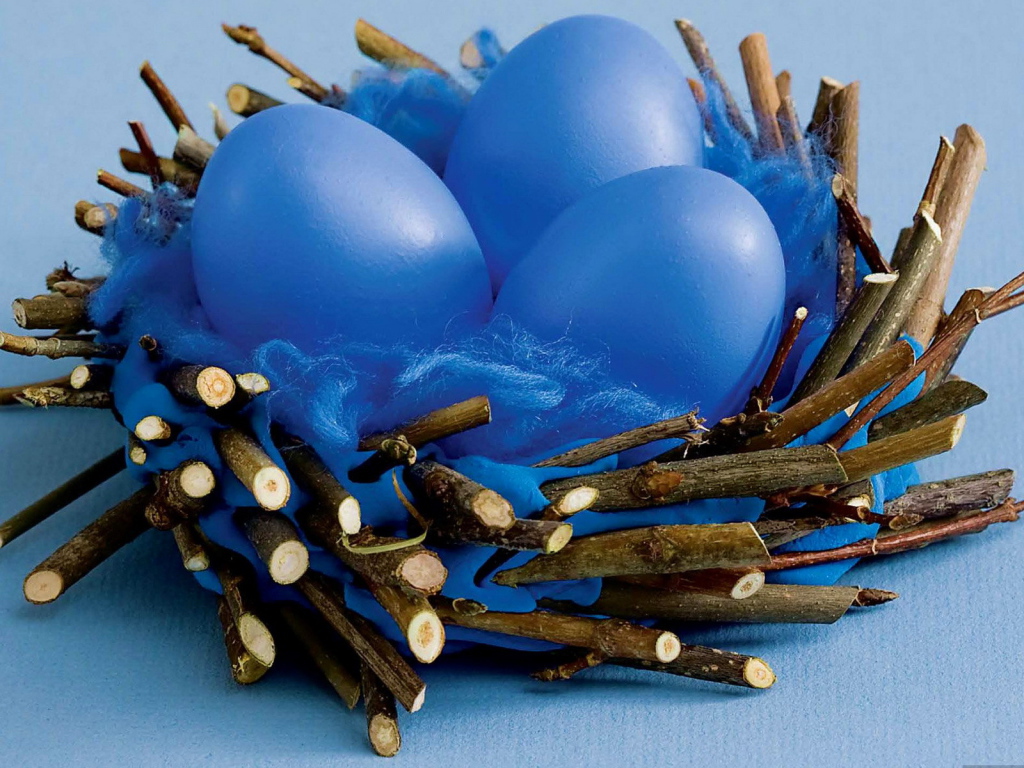 Синие яйца на Пасху
