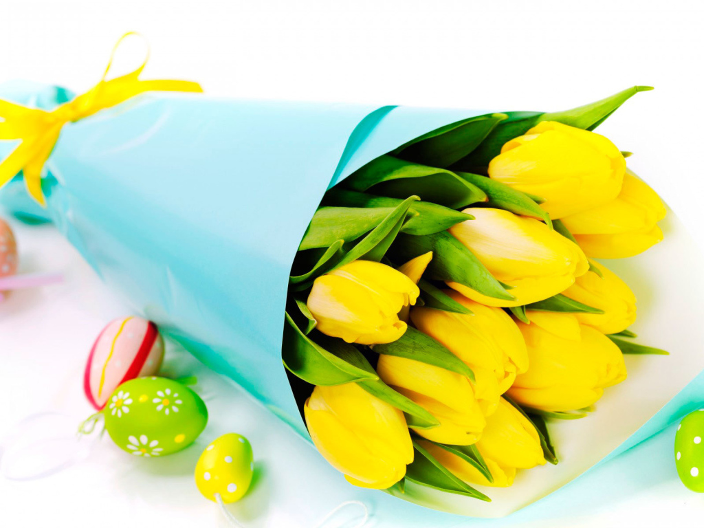 Букет желтых тюльпанов на Пасху