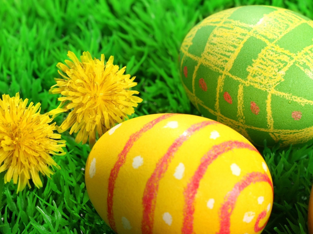 Одуванчики и яйца на Пасху