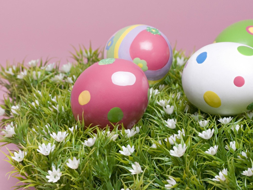 Яйца на траве на Пасху