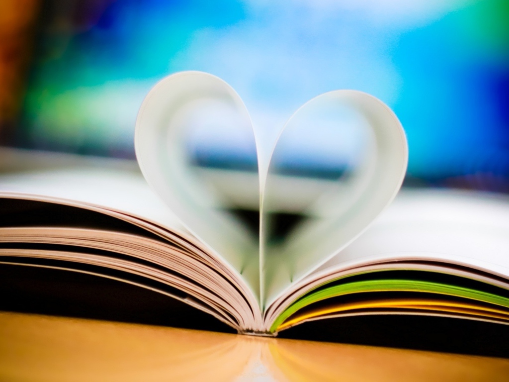 Листки книги в виде сердечка