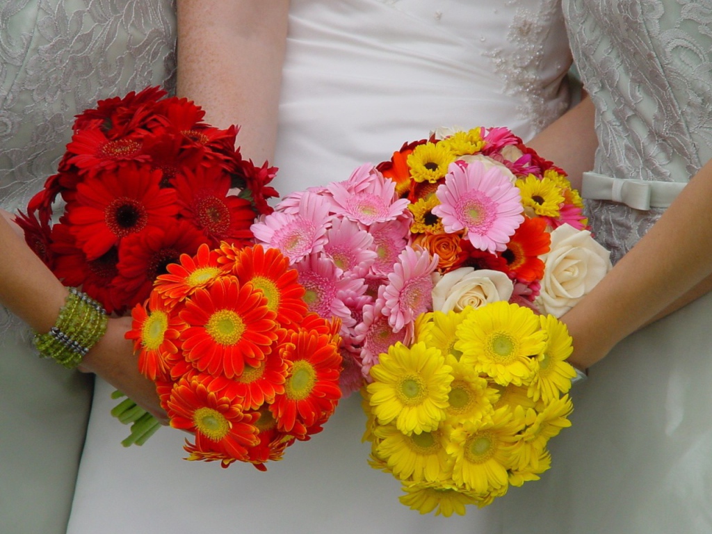 Невесты с букетами