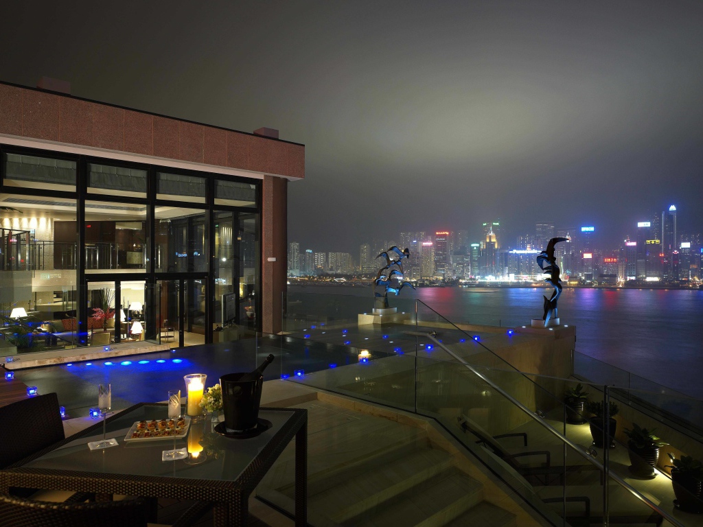 Стиль дома с бассейном