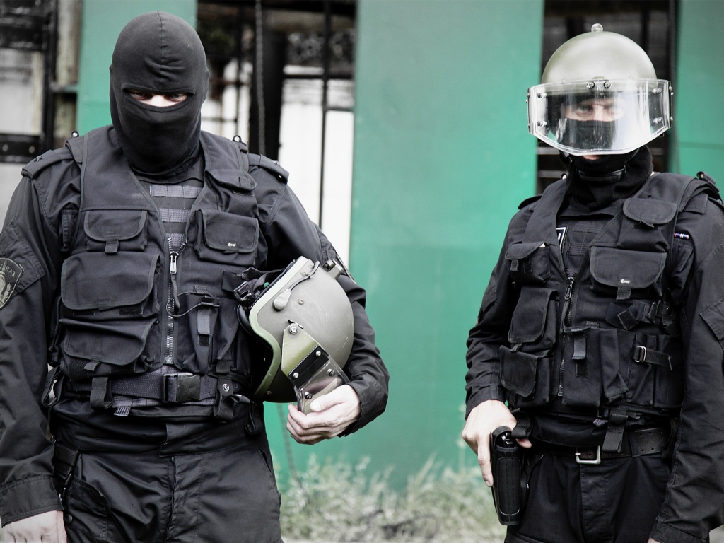 Два бойца спецназа