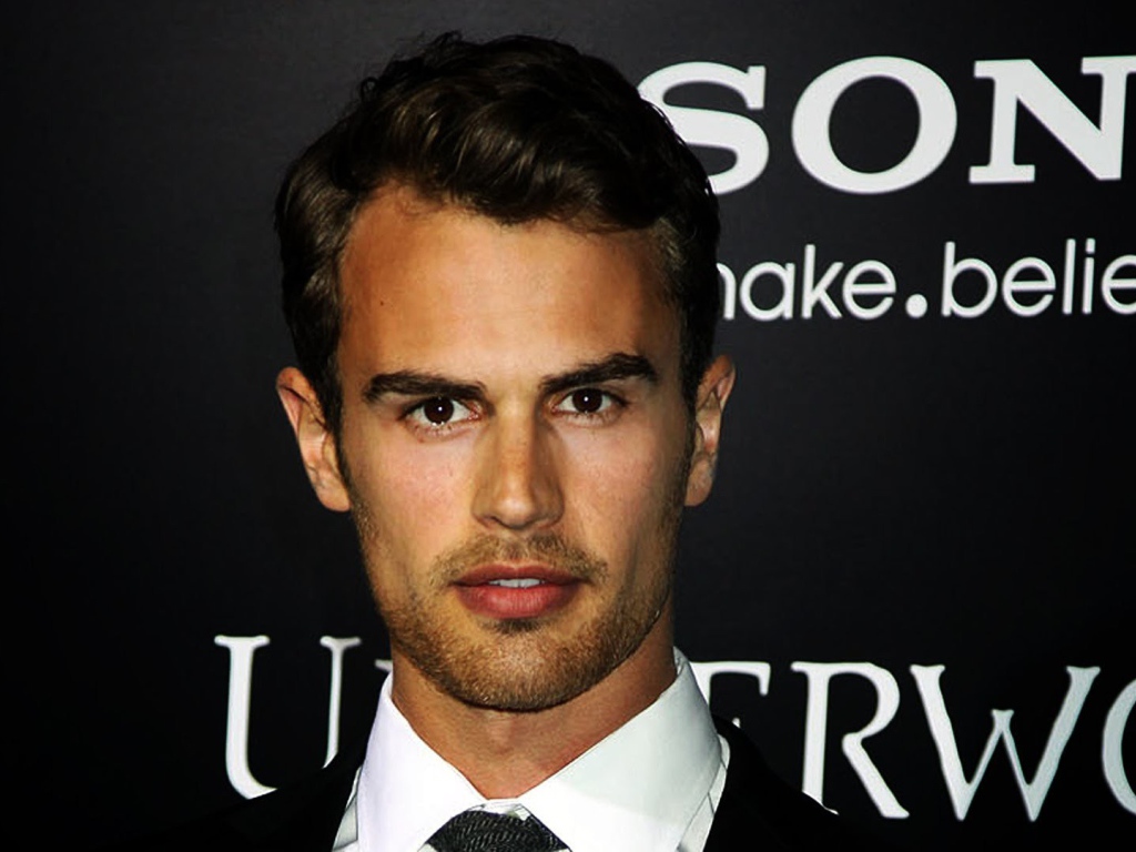 Знаменитый киноактер Тео Джеймс