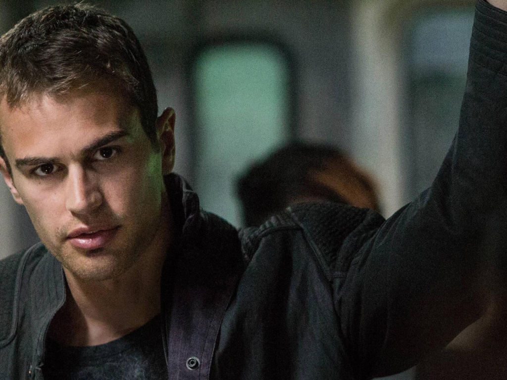 Русская звезда Тео Джеймс