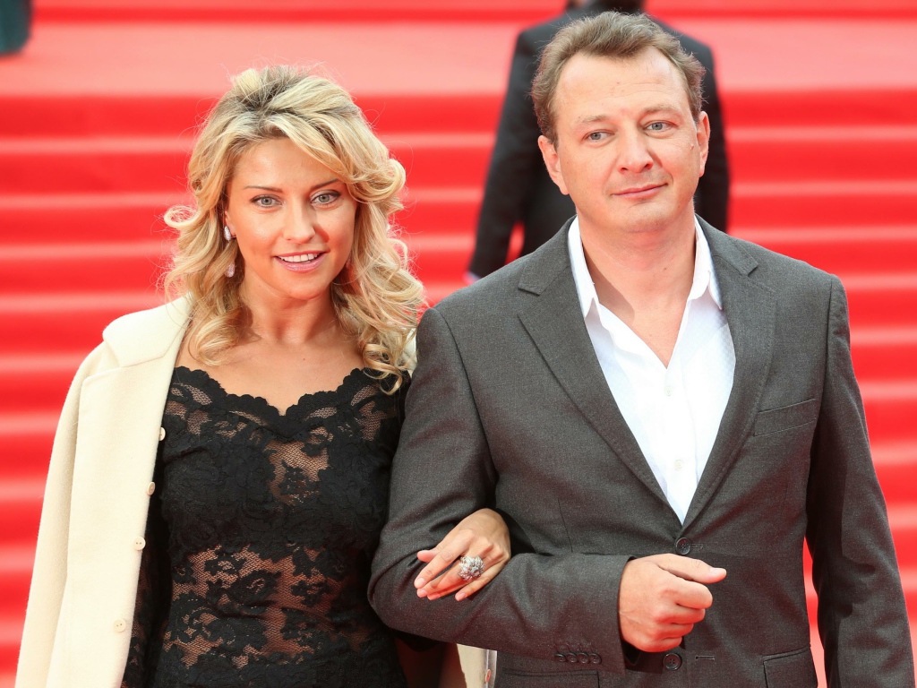 Марат Башаров со спутницей