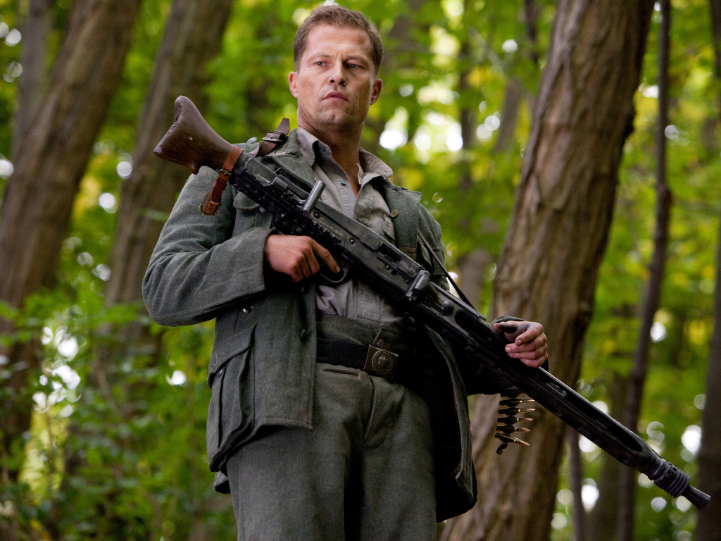 Тиль Швайгер в пленочных Бесславные ублюдки