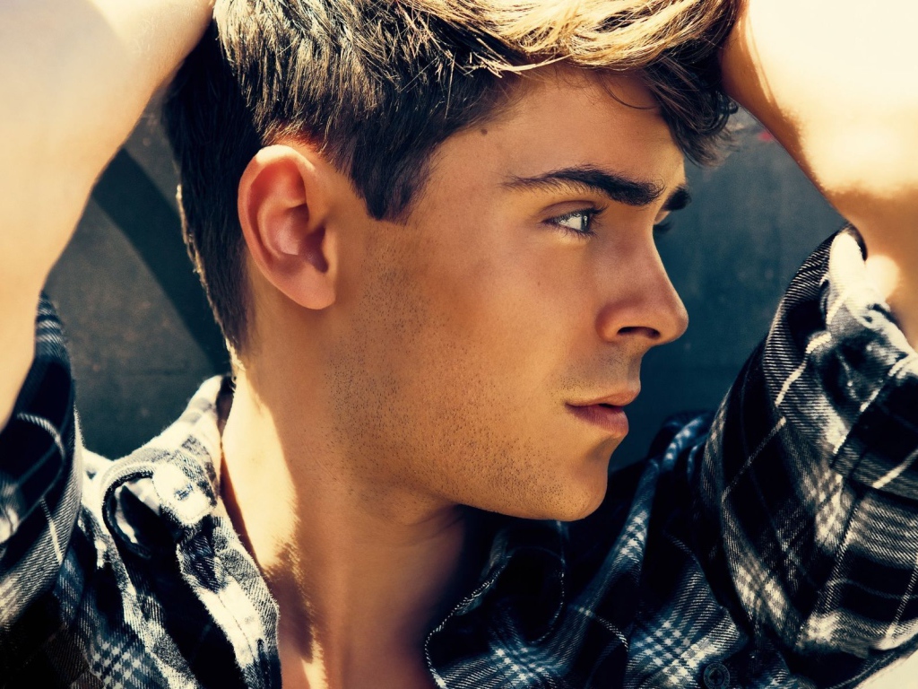 Зак Эфрон крупным планом