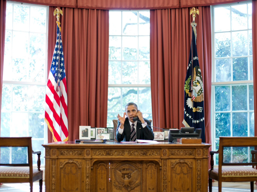Барак Обама в кабинете