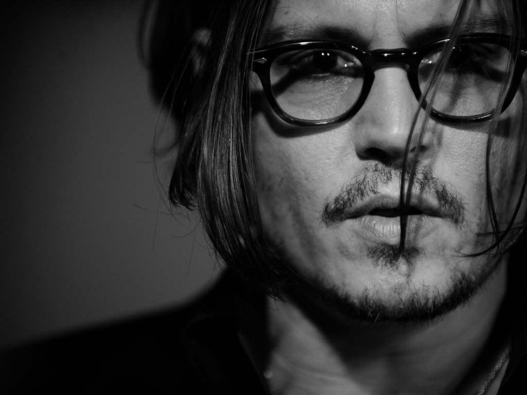 Джони Депп в очках